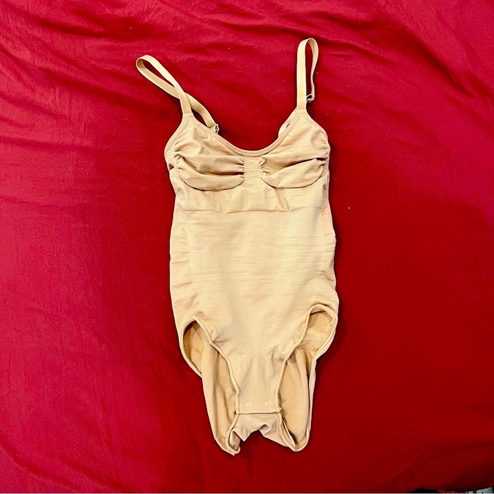 NWOT SKIMS Sculpting Snaps Bodysuit S/M - Ochre